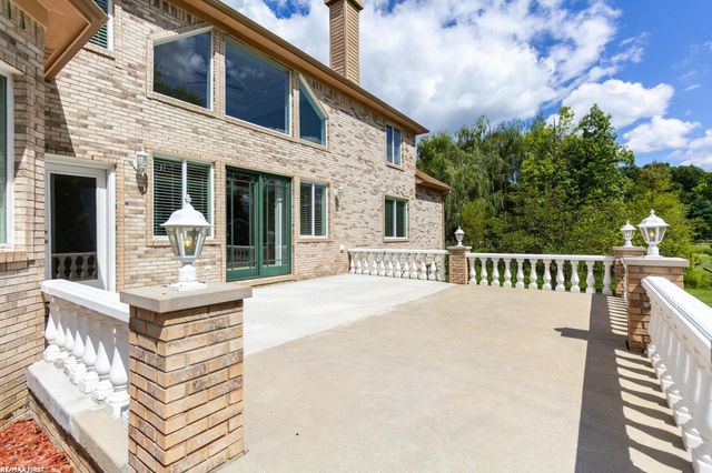 400 ERomeoroad Road, Oakland Twp, MI 48363