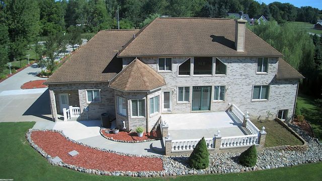 400 ERomeoroad Road, Oakland Twp, MI 48363