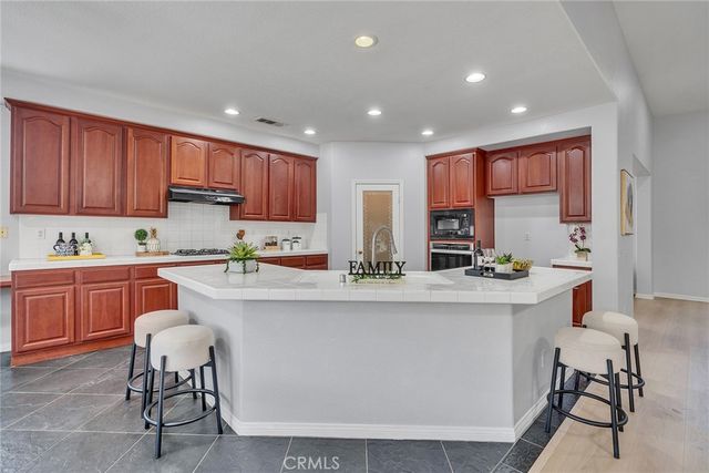 5722 Canoe Drive, Eastvale, CA 92880