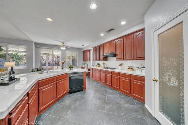 5722 Canoe Drive, Eastvale, CA 92880