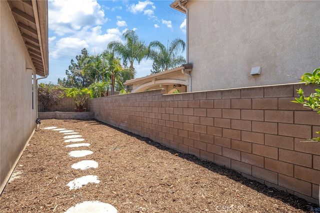 5722 Canoe Drive, Eastvale, CA 92880