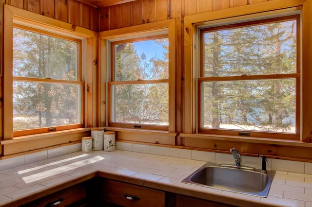 4131 West Shore Road, Isle La Motte, VT 05463