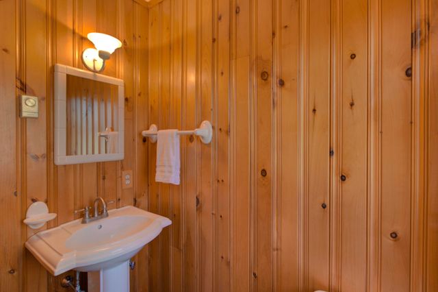 4131 West Shore Road, Isle La Motte, VT 05463