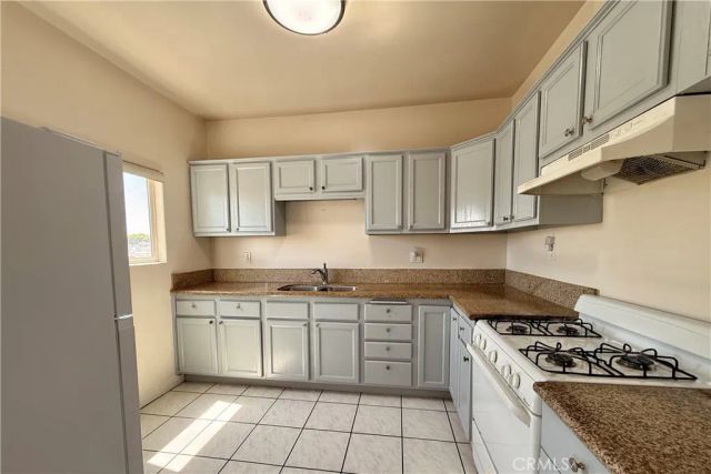 1335 N Alexandria Avenue, Los Angeles, CA 90027