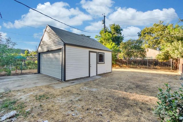 1621 Dreher St, Sacramento, CA 95811