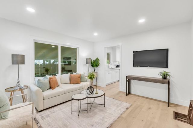 1621 Dreher St, Sacramento, CA 95811