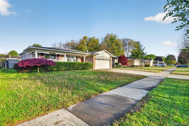 30041 Warner Avenue, Warren, MI 48092