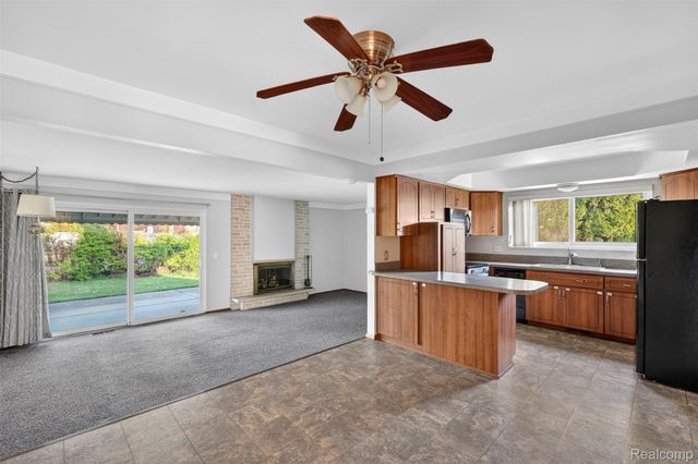 30041 Warner Avenue, Warren, MI 48092