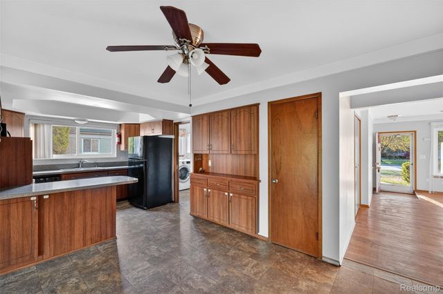 30041 Warner Avenue, Warren, MI 48092