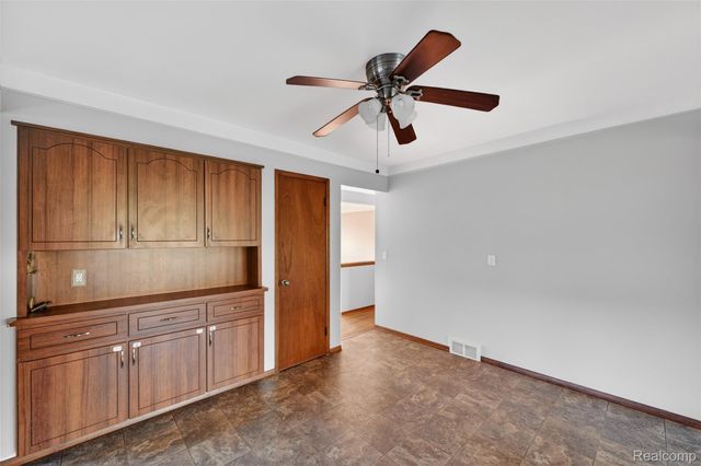 30041 Warner Avenue, Warren, MI 48092