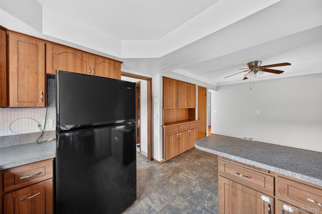 30041 Warner Avenue, Warren, MI 48092