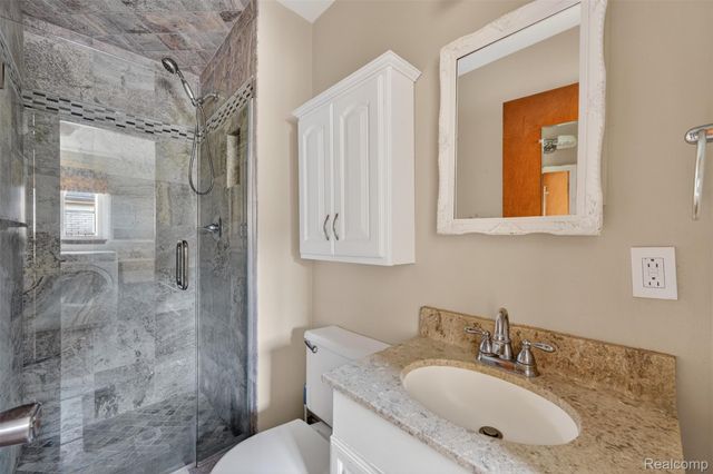 30041 Warner Avenue, Warren, MI 48092