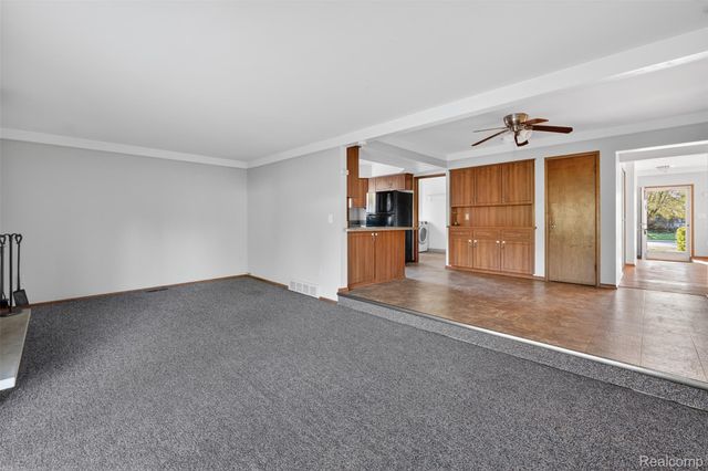 30041 Warner Avenue, Warren, MI 48092
