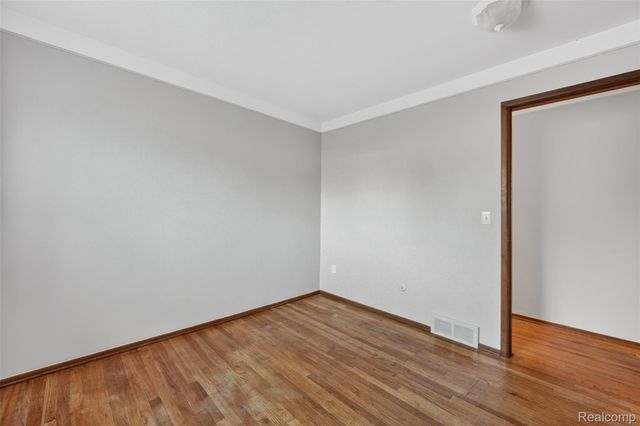30041 Warner Avenue, Warren, MI 48092