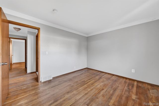 30041 Warner Avenue, Warren, MI 48092
