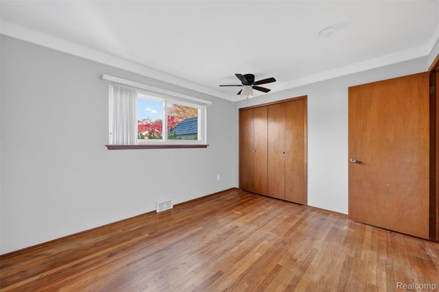 30041 Warner Avenue, Warren, MI 48092
