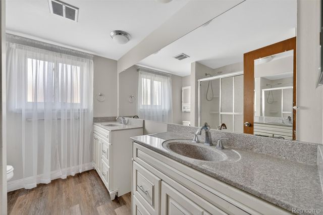 30041 Warner Avenue, Warren, MI 48092