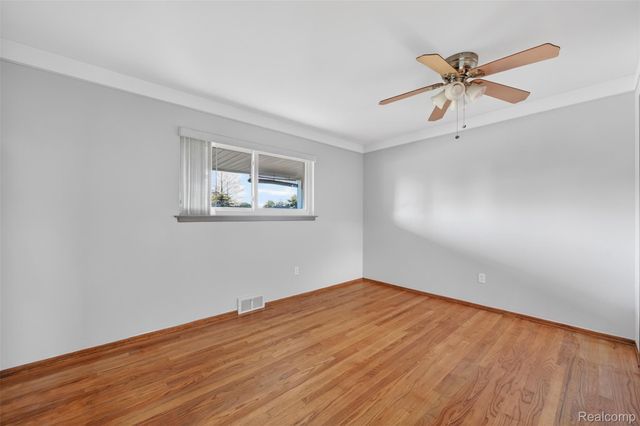 30041 Warner Avenue, Warren, MI 48092