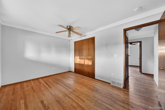 30041 Warner Avenue, Warren, MI 48092