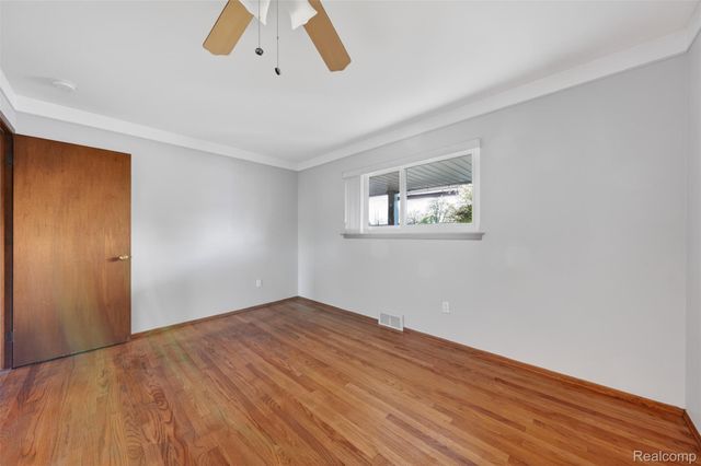 30041 Warner Avenue, Warren, MI 48092