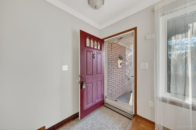 30041 Warner Avenue, Warren, MI 48092