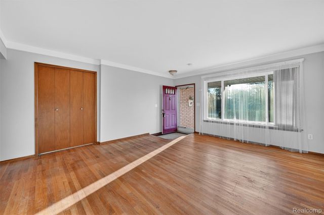 30041 Warner Avenue, Warren, MI 48092