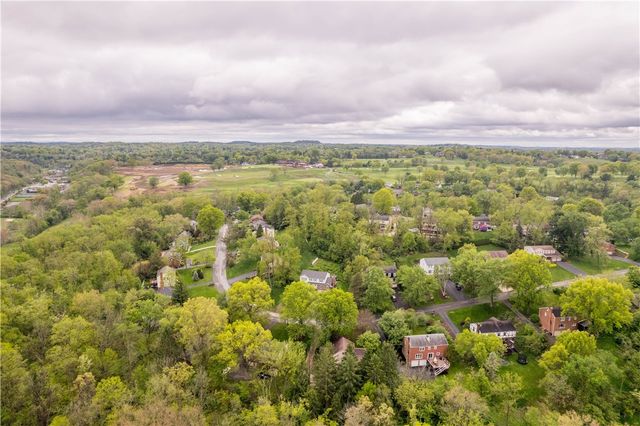 1693 Hathaway Ln, Upper St Clair, PA 15241