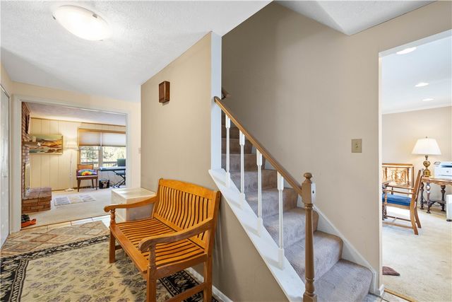1693 Hathaway Ln, Upper St Clair, PA 15241