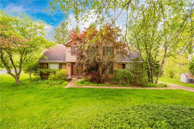 1693 Hathaway Ln, Upper St Clair, PA 15241