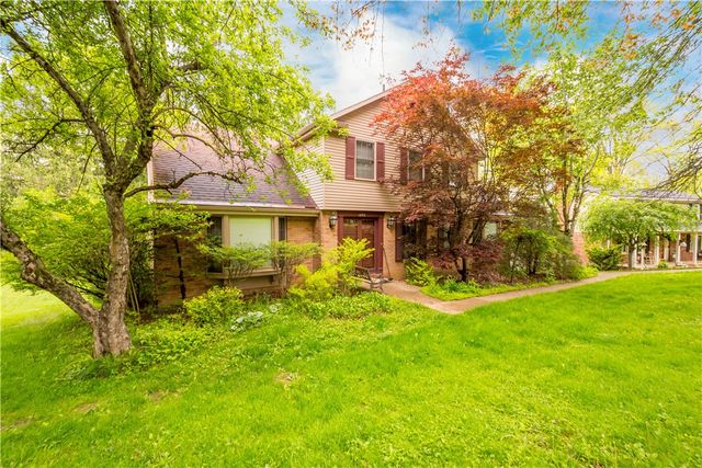 1693 Hathaway Ln, Upper St Clair, PA 15241