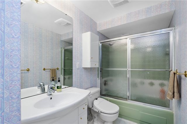 1693 Hathaway Ln, Upper St Clair, PA 15241