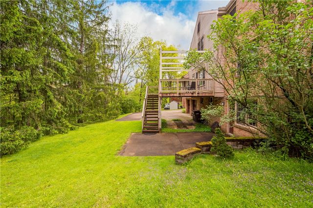 1693 Hathaway Ln, Upper St Clair, PA 15241
