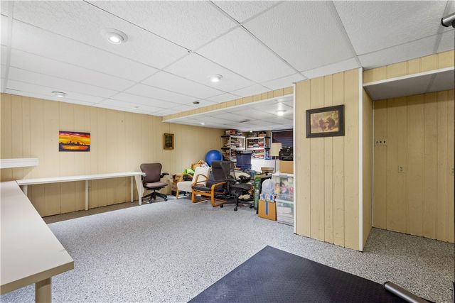 1693 Hathaway Ln, Upper St Clair, PA 15241