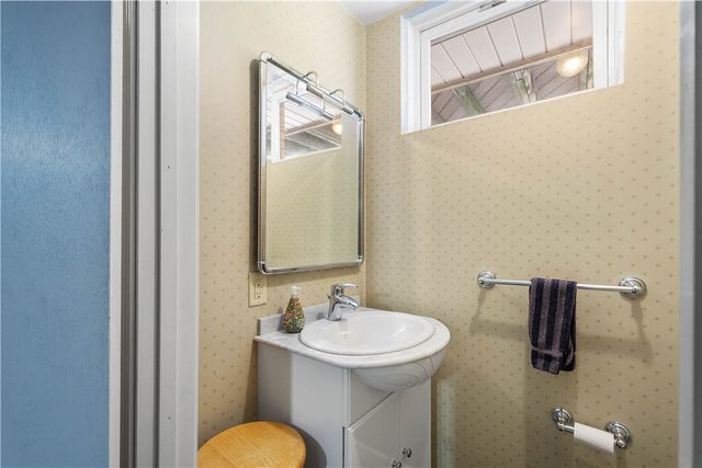 1693 Hathaway Ln, Upper St Clair, PA 15241