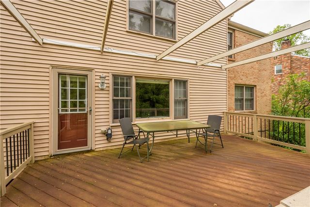 1693 Hathaway Ln, Upper St Clair, PA 15241