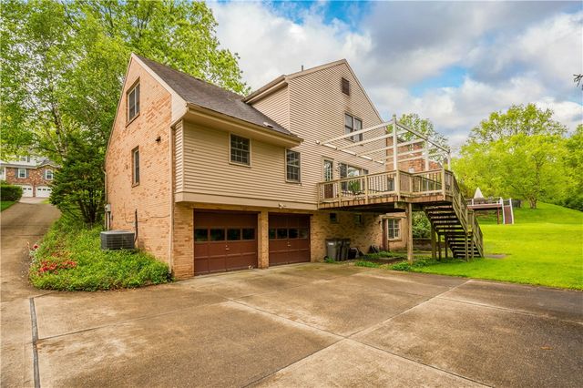 1693 Hathaway Ln, Upper St Clair, PA 15241