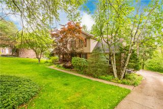1693 Hathaway Ln, Upper St Clair, PA 15241