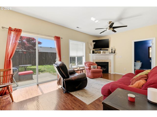 610 E CAMDEN Ln, Newberg, OR 97132