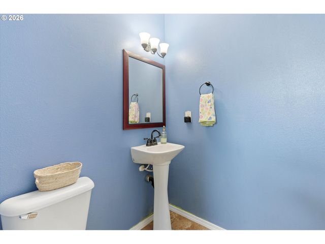 610 E CAMDEN Ln, Newberg, OR 97132