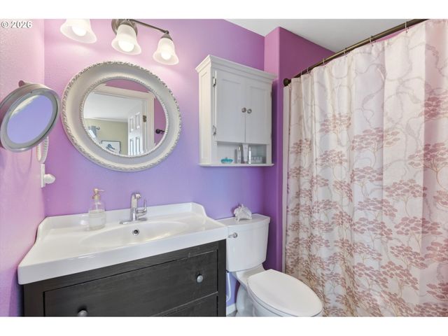 610 E CAMDEN Ln, Newberg, OR 97132