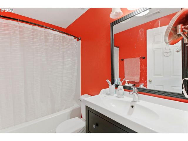 610 E CAMDEN Ln, Newberg, OR 97132