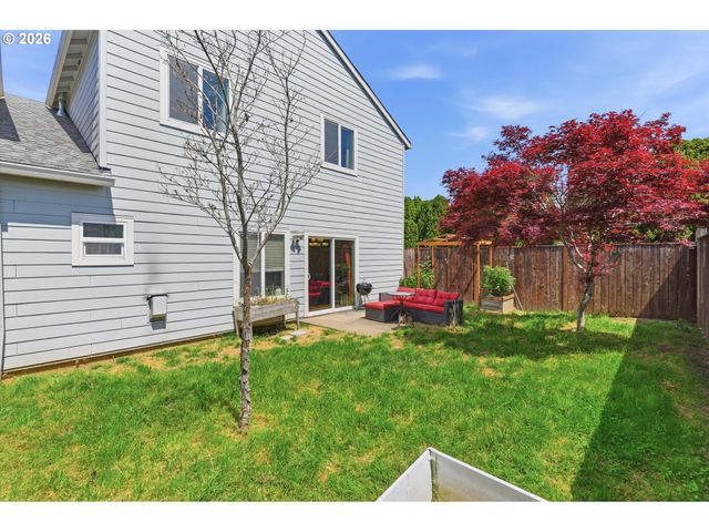 610 E CAMDEN Ln, Newberg, OR 97132
