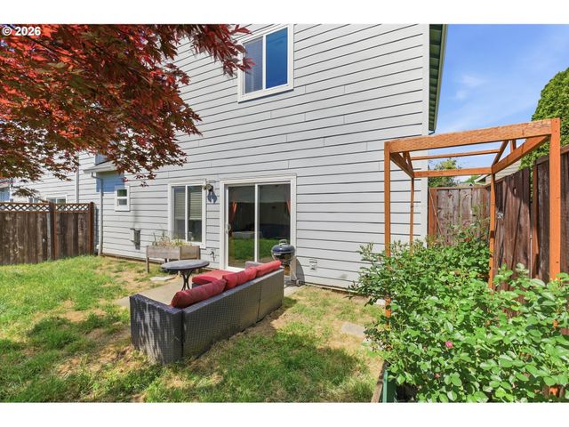 610 E CAMDEN Ln, Newberg, OR 97132