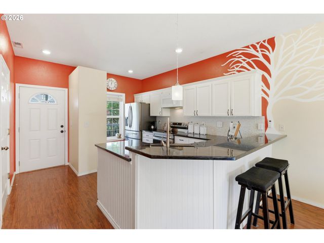 610 E CAMDEN Ln, Newberg, OR 97132