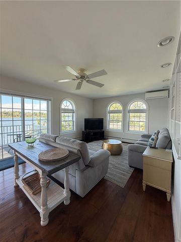 67 Lawrence Court, Tiverton, RI 02878