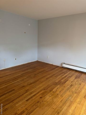 25301 5 Mile rd 109, Redford Charter Township, MI 48239