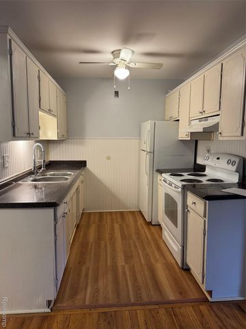 25301 5 Mile rd 109, Redford Charter Township, MI 48239