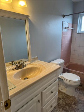 25301 5 Mile rd 109, Redford Charter Township, MI 48239