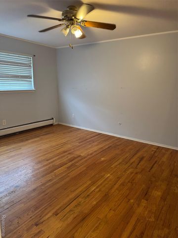 25301 5 Mile rd 109, Redford Charter Township, MI 48239