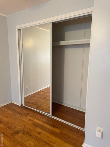 25301 5 Mile rd 109, Redford Charter Township, MI 48239